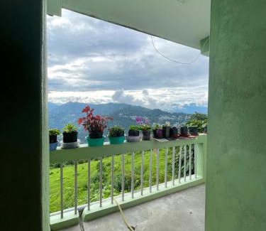 Gangtok House | Mountaintop Guest House: Pet & Child Friendly Retreat