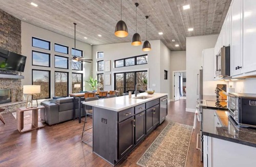 Innsbrook House | Experience Mountaintop Living with Unmatched Views and Amenities