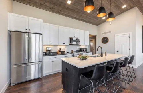 Innsbrook House | Experience Mountaintop Living with Unmatched Views and Amenities