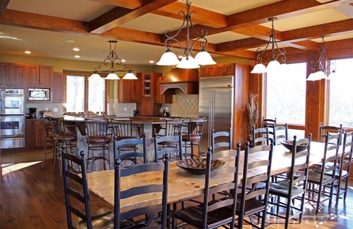 Nellysford House | Idyllic Mountaintop Lodge with Scenic Lake Views & Spa