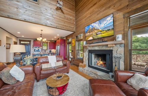 Boone House | Mountaintop Lodge with Views