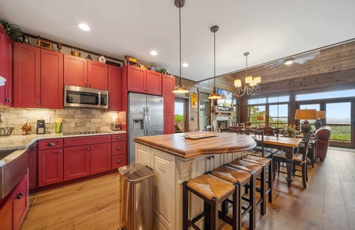 Boone House | Mountaintop Lodge with Views