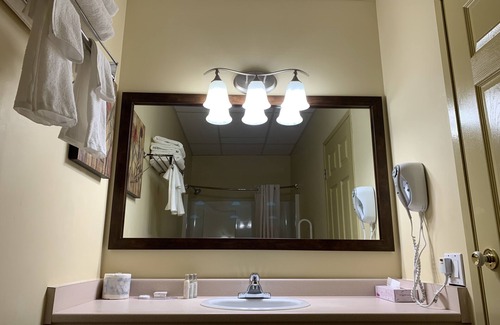 Merritt Hotel | Explore MountainView Hotel Merritt: Family-Friendly Retreat