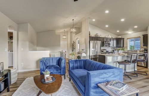 Monument House | Mountainview Marvel: Family-Friendly Getaway with Breakfast