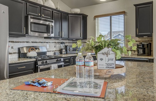 Monument House | Mountainview Marvel: Family-Friendly Getaway with Breakfast