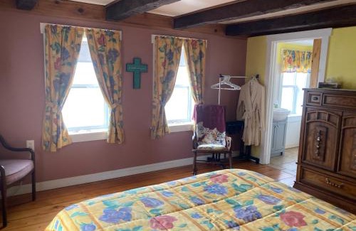 Harvey Bed & Breakfast | Relax at Mountainview Solitude Inn with Ocean Views