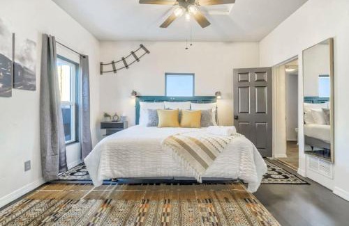 Central Colorado Springs House | Guest Rated 10/10: MountainViews with FirePit & SmartTV