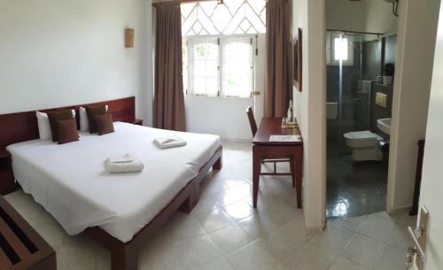 Mount Lavinia House | Oceanfront Retreat at Mount Bay Guest House – Family Friendly