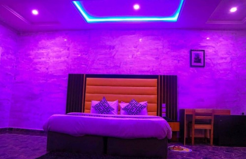 Lagos Hotel | Delightful MountRoyal Centre Hotel with Pool and Restaurant