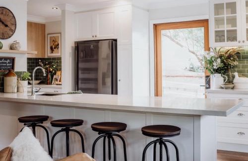 Canungra House | Experience Mountview Alpaca Farmhouse: Family-Friendly Escape