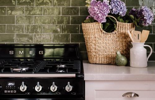 Canungra House | Experience Mountview Alpaca Farmhouse: Family-Friendly Escape
