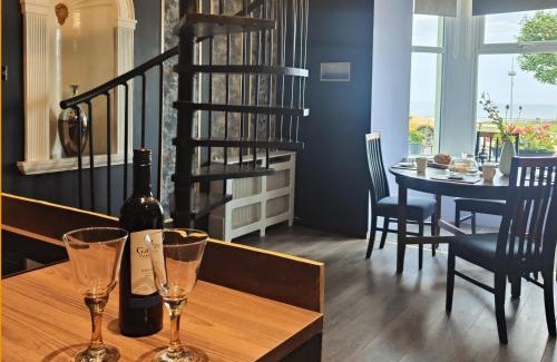 Newcastle Apartment | Stunning Mourne Mountain Art Apartments - Rated 9.5/10