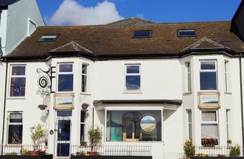Newcastle Apartment | Stunning Mourne Mountain Art Apartments - Rated 9.5/10