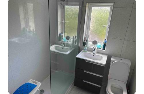 Belfast House | Family-Friendly Stays at Mournview, Pets Welcome!