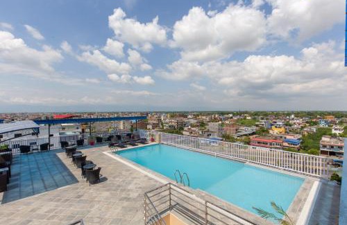 Siddharthanagar Hotel | Explore Mourya Hotel: Family-Friendly with Pool & Spa