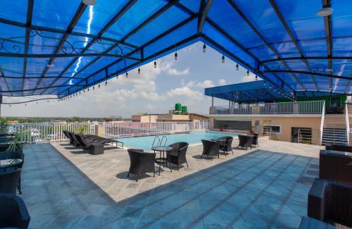 Siddharthanagar Hotel | Explore Mourya Hotel: Family-Friendly with Pool & Spa