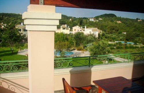 Limni Apartment | Pet-Friendly Mouse House with Oceanfront Pool & Kid's Fun