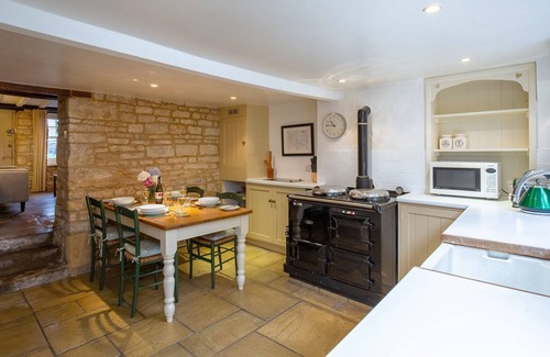 Longborough Cottage | Mouse Manor - pet friendly, Longborough near Stow-on-the-Wold