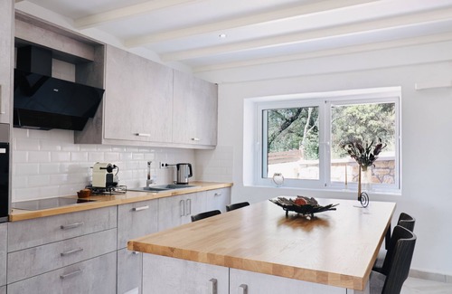 Termenades Villa | Discover Moute House: Family-Friendly Retreat Awaits
