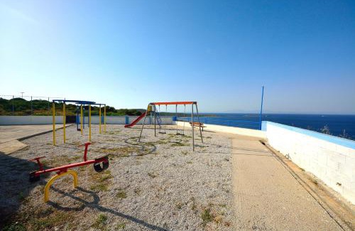 Samos Town Villa | Relaxing Oceanfront Experience at Mouzakis Villas