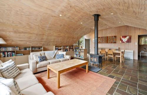 Kennett River House | Discover Mouzel: Top-Rated Family-Friendly Hotel Awaits