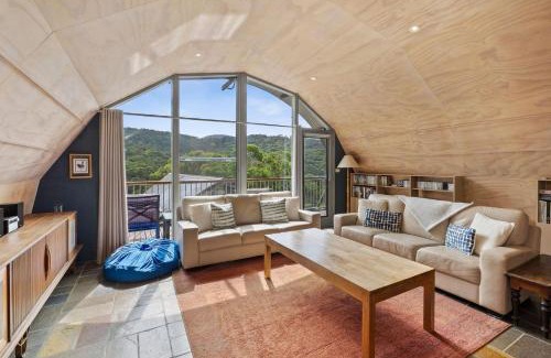 Kennett River House | Discover Mouzel: Top-Rated Family-Friendly Hotel Awaits