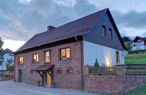 Bann House | Bright 2-Room Apartment Near Forest with Family-Friendly Amenities