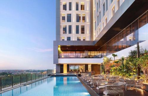 Surabaya Hotel | Elegant Movenpick Surabaya City with Pool & Hot Tub