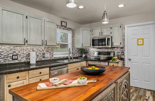 Forest City House | Guest Rated: 10/10 Stay with Movie Night & Fire Pit Fun