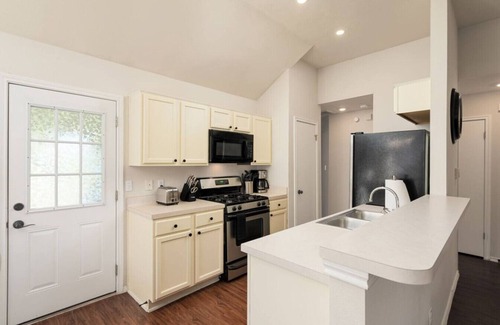 Round Rock House | Family-Friendly Retreat with Movie Room & Nintendo Switch