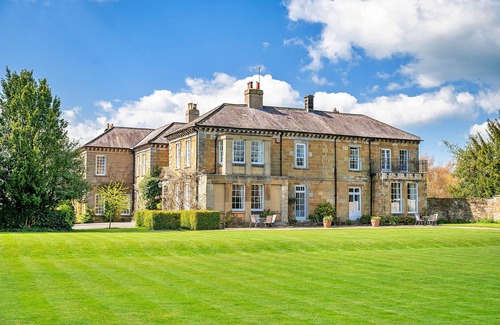 Thirsk Apartment | Relaxing Retreats at Mowbray Hall Apartment in Comfort