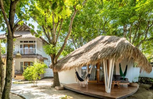 Gili Air Bed & Breakfast | Discover Mowies Gili Air: Oceanfront Retreat with Pool