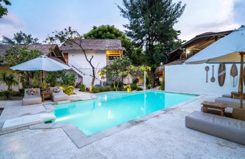 Gili Air Bed & Breakfast | Discover Mowies Gili Air: Oceanfront Retreat with Pool