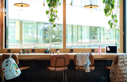 Hoofddorp Hotel | Discover Moxy Amsterdam Schiphol Airport: Pet-Friendly Stay