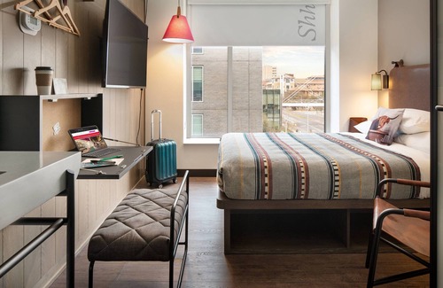 The Drag Hotel | Discover Moxy Austin - University: Spa & Family-Friendly Stays