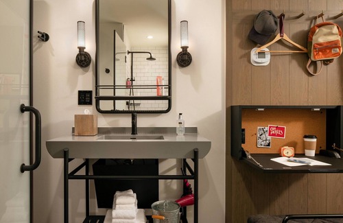 The Drag Hotel | Discover Moxy Austin - University: Spa & Family-Friendly Stays