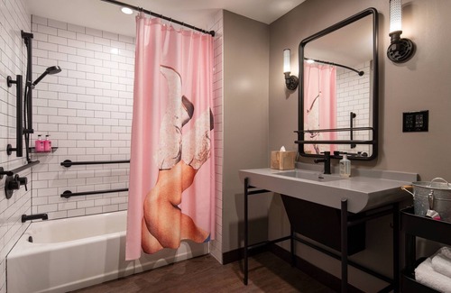 The Drag Hotel | Discover Moxy Austin - University: Spa & Family-Friendly Stays