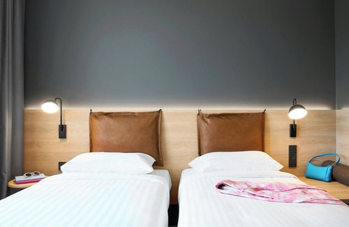 Saint Paul's Hotel | Discover Moxy Bristol: Eco-Friendly Escape with Spa & Dining