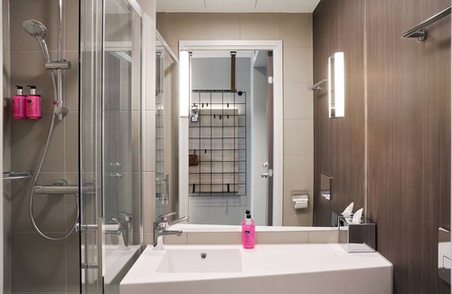 Saint Paul's Hotel | Discover Moxy Bristol: Eco-Friendly Escape with Spa & Dining