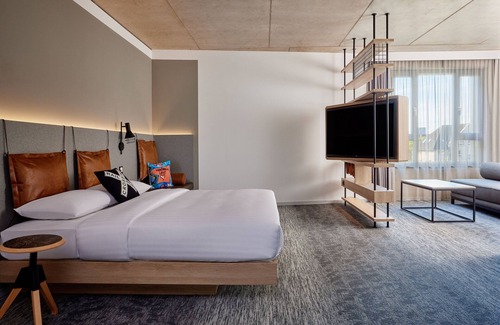 Muelheim Hotel | Discover Moxy Cologne Muelheim: Family-Friendly Comfort