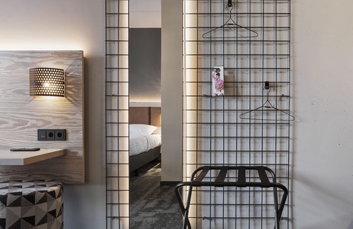 Holthausen Hotel | Discover Moxy Duesseldorf South: Guest Rated 8.6/10!