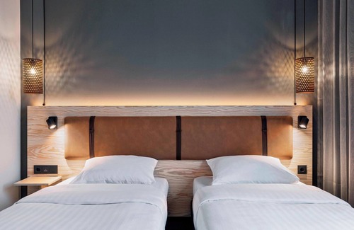 Holthausen Hotel | Discover Moxy Duesseldorf South: Guest Rated 8.6/10!