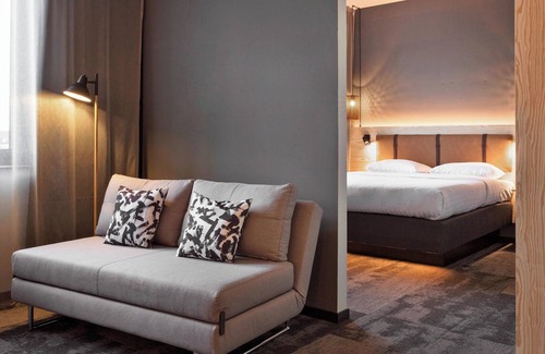 Holthausen Hotel | Discover Moxy Duesseldorf South: Guest Rated 8.6/10!