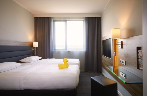 Frankfurt Airport Area Hotel | Discover Moxy Frankfurt Airport: Guest Rated 8.8/10 Stay