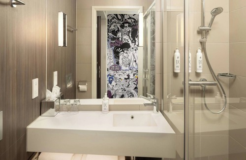 City Centre Glasgow Hotel | Stylish Moxy Glasgow Merchant City with Pool & Spa Amenities