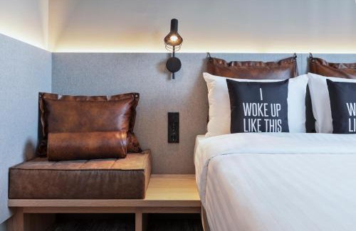 Borgfelde Hotel | Explore Moxy Hamburg City: Pet Friendly & Family Welcoming