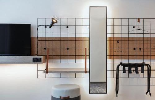 Borgfelde Hotel | Explore Moxy Hamburg City: Pet Friendly & Family Welcoming