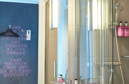 Somma Lombardo Hotel | Discover MOXY Milan Malpensa Airport: Rated 9/10 with Spa