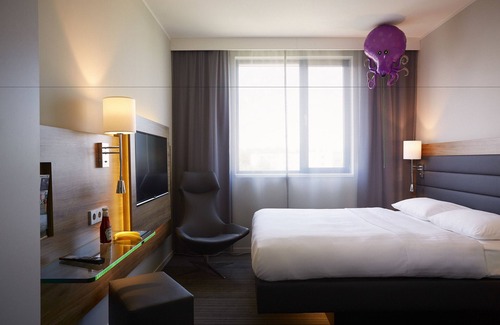 Somma Lombardo Hotel | Discover MOXY Milan Malpensa Airport: Rated 9/10 with Spa