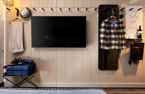 Old Market Hotel | Discover Moxy Omaha Downtown: Pet-Friendly and Modern Amenities